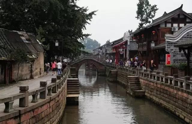 救援旅行男孩